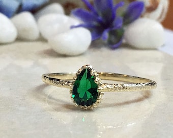 Emerald ring-mei Birthstone-edelsteen ring-gouden ring-bezel ring-slanke band-gehamerd ring-Teardrop ring-eenvoudige sieraden