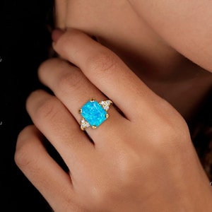 Blauer Opal Ring - Oktober Geburtsstein - Goldring - Verlobungsring - Rechteck Ring - Cocktailring - Statement Ring - Opalschmuck