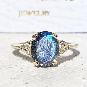 Labradorite Ring - Rainbow Ring - Statement Ring - Gold Ring - Engagement Ring - Oval Ring - Cocktail Ring - Prong Ring - Grey Ring