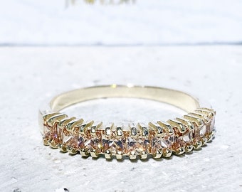Anillo de citrino (piedra natal de noviembre) con gema cuadrada engastada en garras, delicado anillo de oro apilable de media eternidad.