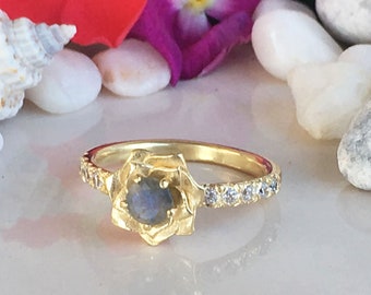 Labradorite Ring - Rainbow Ring - Camellia Ring - Flower Ring - Statement Ring - Gold Ring - Engagement Ring - Vintage Ring - Grey Ring