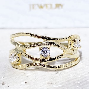 Clear Quartz Ring - April Birthstone - Hammered Ring - Gold Ring - Gemstone Ring - Prong Ring - Dainty Ring - Simple Ring