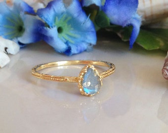 Labradorite Ring - Genuine Gemstone - Stacking Ring -  Gold Ring - Bezel  Ring - Teardrop Ring - Hammered Ring - Simple Ring - Rainbow Ring