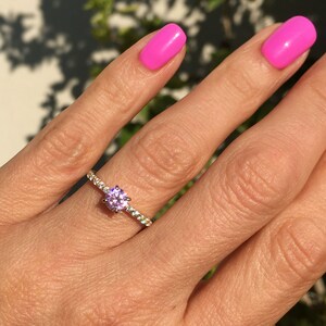 Anillo de cuarzo rosa - Anillo de oro - Anillo apilable - Piedra natal de octubre - Anillo delicado - Anillo diminuto - Anillo delicado - Anillo de compromiso - Anillo de garra