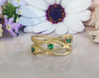 Emerald Ring - Gemstone Ring - Gold Ring - May Birthstone - Prong Ring - Hammered Ring - Green Ring - Simple Ring - Dainty Ring