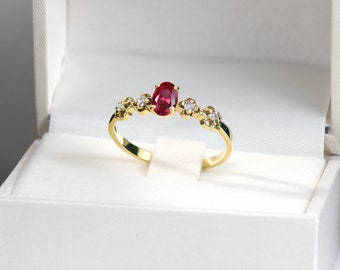 Rubin Ring - Juli Geburtsstein - Oval Fuchsia Edelstein Prong Set Zierliche Stacking Blume Gold Band