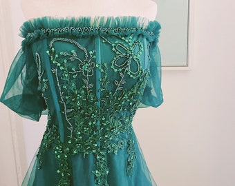 Emerald Green Tulle Prom Dress: Off-Shoulder Beaded Evening Gown