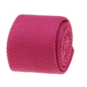 Corbatas de punto rosa fucsia. Corbata de punto color begonia. Corbata fina para hombre. Regalos para padrinos de boda.