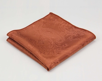 Pañuelo de bolsillo color castaño rojizo. Pañuelo de hombre con estampado paisley para padrinos de boda.