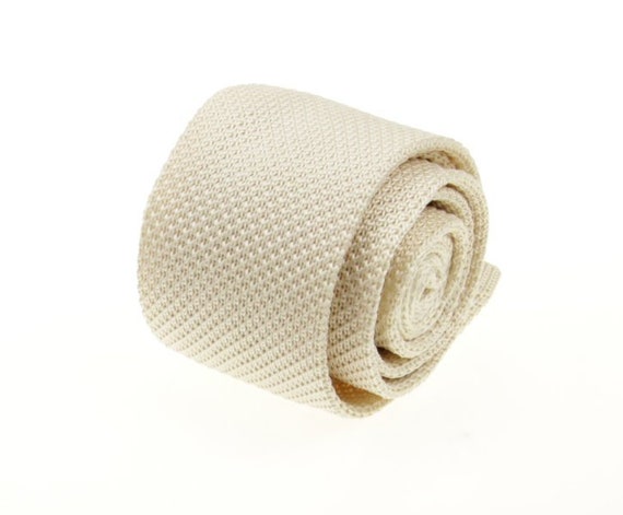 ivory knitted tie
