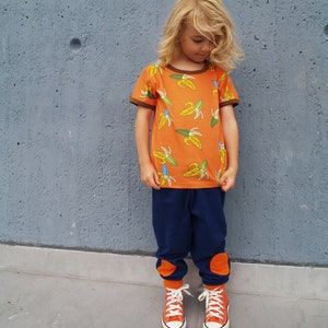 Kids baggy pants ORANGE KNEE PATCHES soft organic dark blue image 4