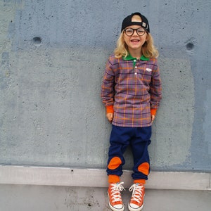 Kids baggy pants ORANGE KNEE PATCHES soft organic dark blue image 5