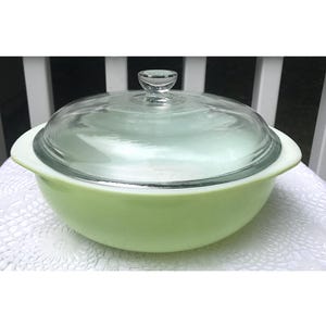 Pyrex Lime Green Two 2 Quart Casserole And Lid