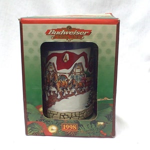 Budweiser Holiday Beer Stein Grant&#39;s Farm Holiday CS343 New In Box Weihnachten 1998