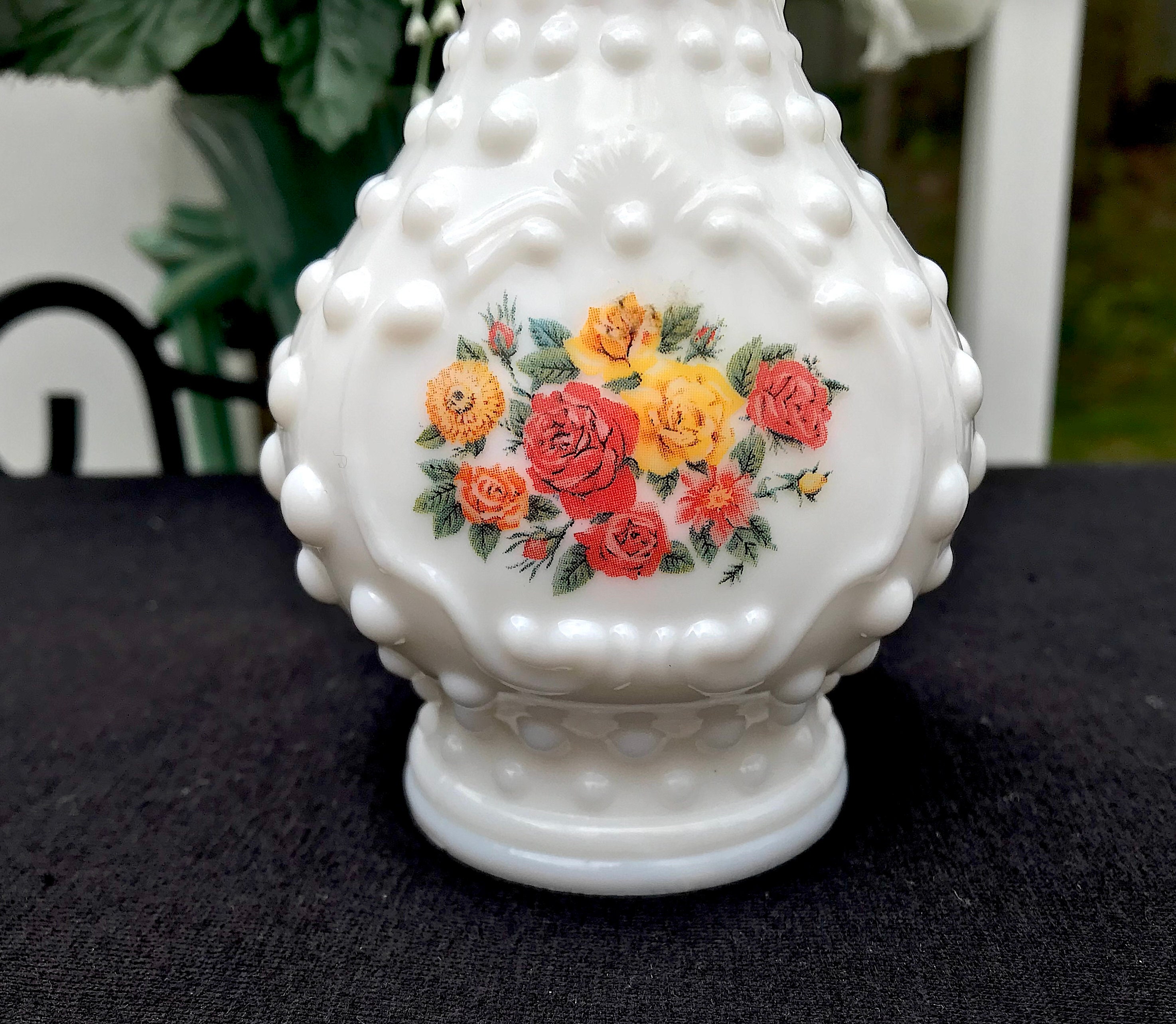エイボン ミルクガラス ホブネイル 香水瓶 調味料入れ バラの花 - Etsy 