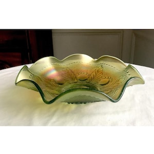 Northwood Green Iridescent Carnival 8 3/4&quot; Bowl Bull&#39;s Eye And Leaves Early 1900s