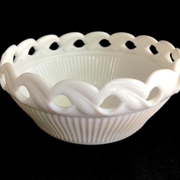 Fostoria Wistar Betsy Ross 8" Serving Bowl  Milk Glass Mid Century Leaves Ivy Lace Fruit