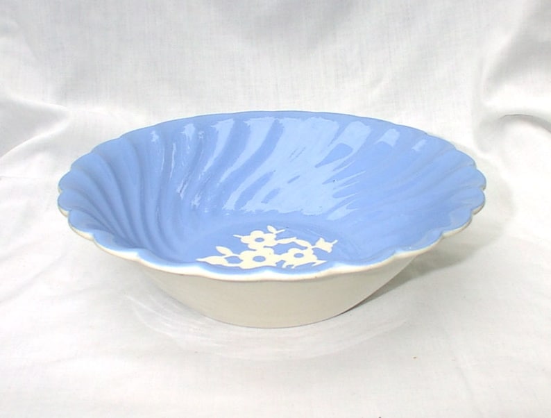 Harker Pottery Vintage Blue Shell Cameo Ware Dainty Flower 9 Serving Bowl Excellent
