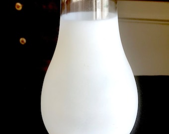 Paralumi in vetro satinato alti 8 3/8" con attacco inferiore da 3".