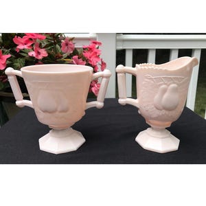 Jeannette Shell Pink Creamer And Sugar Bowl Set Milk Glass Baltimore Pear 1970s
