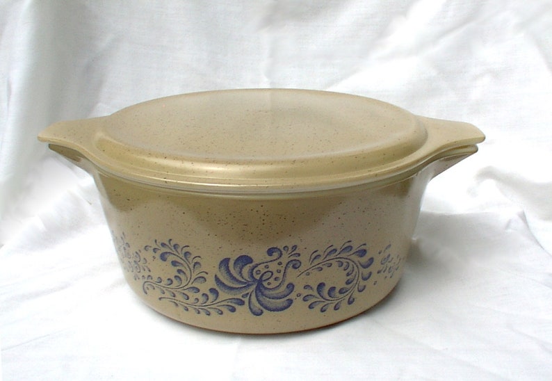 Pyrex Homestead 2 12 Quart Covered Casserole 475 With Matching Lid