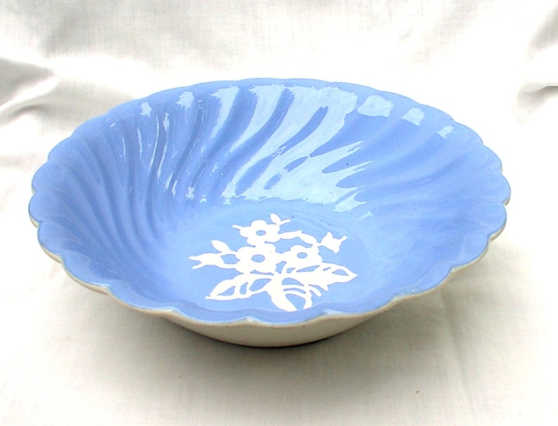 Harker Pottery Vintage Blue Shell Cameo Ware Dainty Flower 9 Serving Bowl Excellent