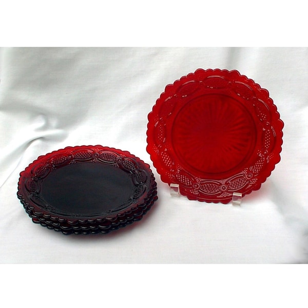 Cuatro platos de ensalada, postre y pan Avon Cape Cod Ruby Red de 7 pulgadas, nuevos, 1876