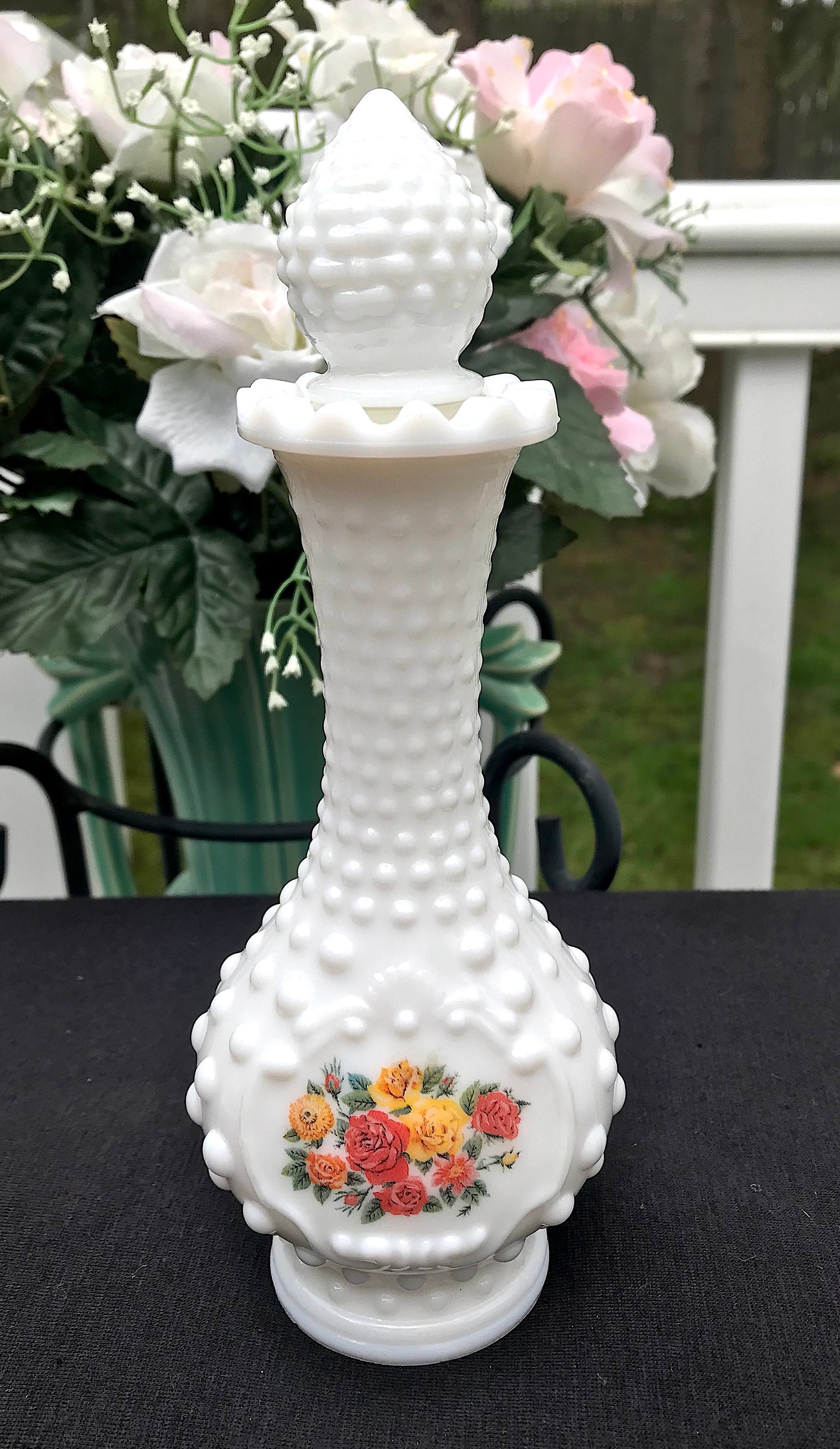 エイボン ミルクガラス ホブネイル 香水瓶 調味料入れ バラの花 - Etsy 