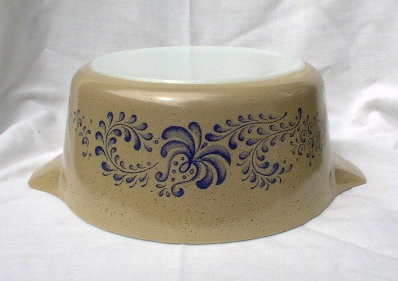 Pyrex Homestead 2 12 Quart Covered Casserole 475 With Matching Lid