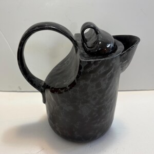Jarra de café/tetera Bennington Potters MCM de 1.550 ml (52 onzas) de ágata negra, estilo David Gil Spongeware con aspecto de mármol.