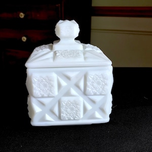 Westmoreland Old Quilt Line 500 3 1/2 &quot;quadratisch Box Dish Marmelade Schmuck Pulver Trinket Milchglas