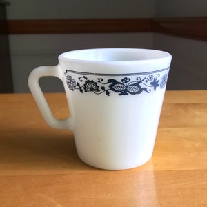 Tazas de café de vidrio con asa en forma de D Pyrex Old Town Blue Onion SIETE DISPONIBLES