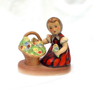 Little Girl Figurine  Vintage Lefton American Children  364 Flower Basket Japan