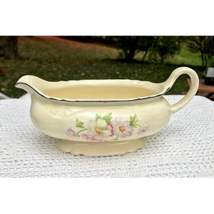 Homer Laughlin Gravy Boat Pitcher Virginia Fluffy Rose VR 128