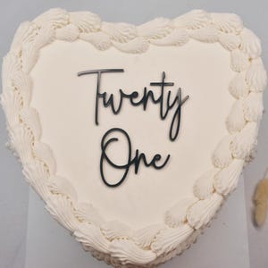 21-årsdagstårtberlock: Modern akryldekoration