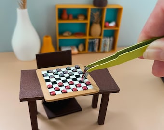 Juego de damas a escala 1:12 con tablero - Juego de damas en miniatura para casas de muñecas y dioramas