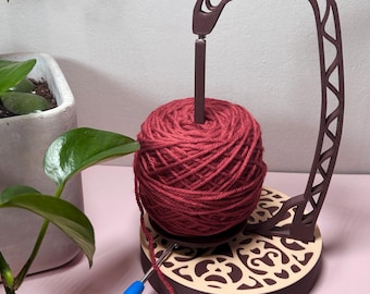 Magnetic Yarn Holder - Elegant Decorative Pendulum Wool Minder - Unique Handmade Gift for Knitting and Crochet
