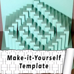 Op de afbeelding: Een turquoise blauwe papiercraft sjabloon voor een 3D pop-up kaart. De sjabloon is gevouwen in een reeks stappen die een bergachtige vorm creëren. De tekst "Make-it-Yourself Template" is zichtbaar onderaan de afbeelding.