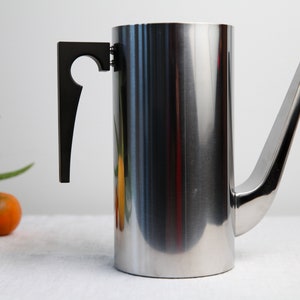 Stainless steel “Cylinda” coffee pot or teapot by Arne Jacobsen