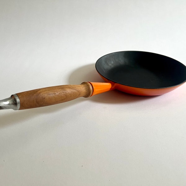 Vintage deadstock Le Creuset flame orange feu doux #23 heavy frying pan