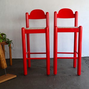 Vintage postmodern Padova stools by Hank Loewenstein in red lacquer and rush seats - set of two