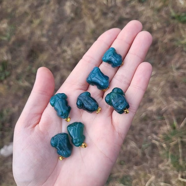 Green Agate Frog Pendants with or without string | Crystal carving | Frog | Cottagecore