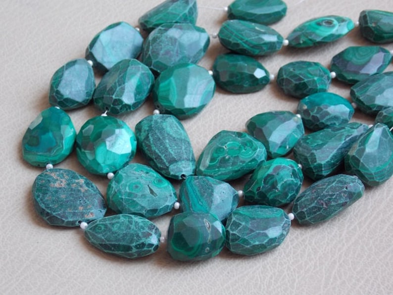 MALACHITE 1.Strand 8 Faceted Flat Tumble 25X20 To 18X15 MM Approx 100/% Natural Beautiful AAA Quality Discounted PriceNew Arrival
