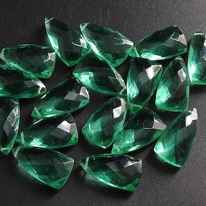 Perle piramidali lunghe sfaccettate di quarzo idrotermale verde smeraldo 15 x 8 mm a forma di goccia, pietre sciolte per orecchini fatti a mano, forniture per la creazione di gioielli, vetro BSJ