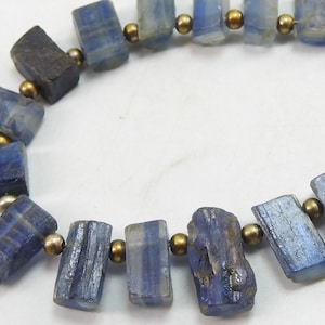 Bracciale in cianite blu con perline naturali grezze da 7 pollici/Perline/Gioielli alla moda/13X8 a 9 x 6 mm circa/Regalo per lei/WM (Br-10)