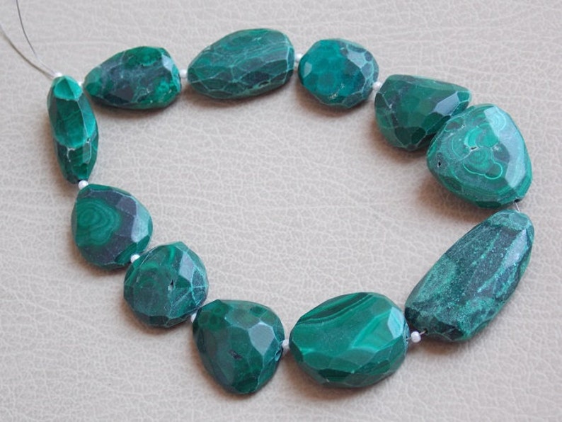 MALACHITE 1.Strand 8 Faceted Flat Tumble 25X20 To 18X15 MM Approx 100/% Natural Beautiful AAA Quality Discounted PriceNew Arrival