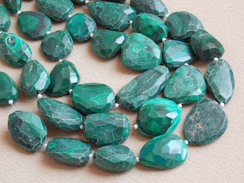 MALACHITE 1.Strand 8 Faceted Flat Tumble 25X20 To 18X15 MM Approx 100/% Natural Beautiful AAA Quality Discounted PriceNew Arrival