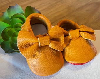 Tan/Caramel Red Bottom Moccasins, Baby Tan and Red sole Bow Moccasins, Baby Leather Shoes, Toddler Moccasins, Baby Shower Gift