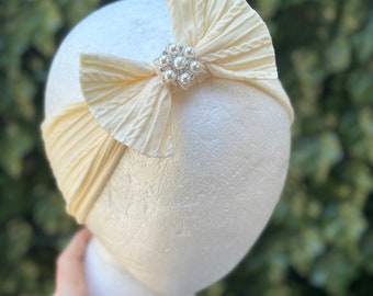 Ivory Bow Pearl Headband, Ivory Baby Headband, Newborn Headband, Ivory Baby Headband, Photo Prop, Baby Bow Headband, Nylon Headband, 906