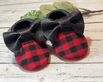 Mocasines a cuadros negros y rojos, Mocasines de lazo a cuadros y suela roja, Zapatos de cuero para bebés, Mocasines para niños pequeños, Moccs rojos para bebés, Regalo para baby shower